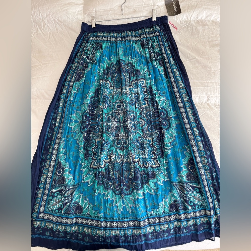 Beautiful blue crinkle pleat Cotton skirt- lined. NWT